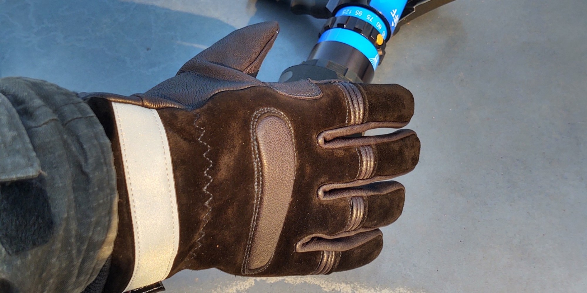 action-glove